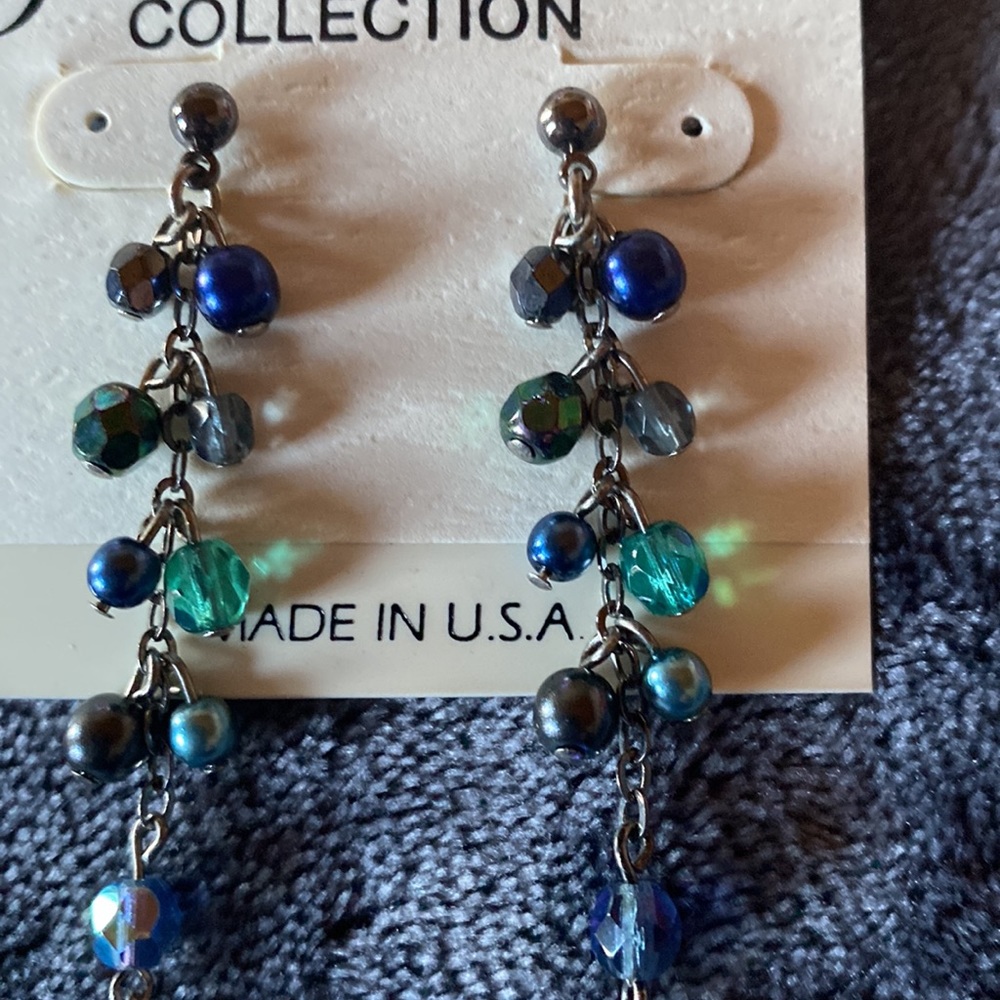 NWOT - Euro Collection dangling blue and green stone earrings - Picture 3 of 3